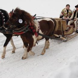 Bild: Bergbauerparade – Kumoterki und andere winterliche Attraktionen