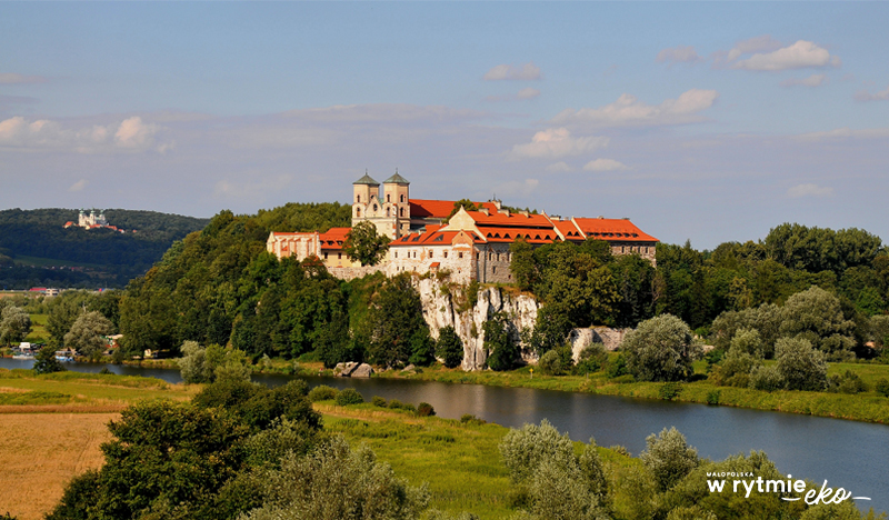 Klasztor w Tyńcu na wyniosłym zboczu nad Wisłą