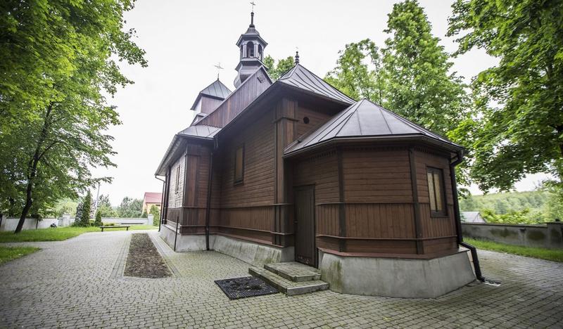 Drewniany kościół.