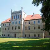 Zamek na Mirowie w Książu Wielkim, widok od fronrtu.