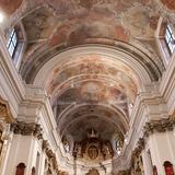 Zabytkowe zabudowania zakonu norbertanek w Imbramowicach - sufit barokowego kościoła zdobiony malowidłami