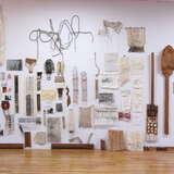 wystawa twórczości z drewna i papieru na ścianie 
Dzięki uprzejmości Ursuli von Rydingsvard i Galerie Lelong & Co., Nowy Jork