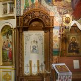 Bogato zdobione wnętrze cerkwi, w stylu bizantyjskim.