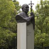 Imagen: Monumento de Juan Pablo II en el Parque de H. Jordan, Cracovia