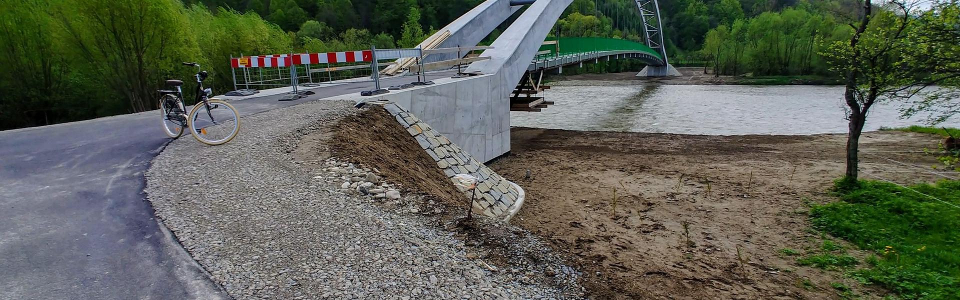 Nowa kładka pieszo-rowerowa nad Dunajcem w Łącku